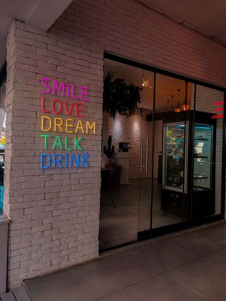 Gökkuşağı Renkli Smile Love Dream Tasarım Neon Led Tabela
